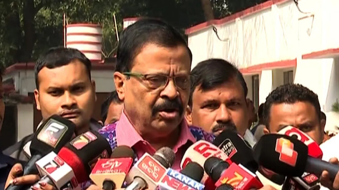 Identify families owning less than 4 decimals of land, issue patta under Vasundhara scheme: Odisha Minister