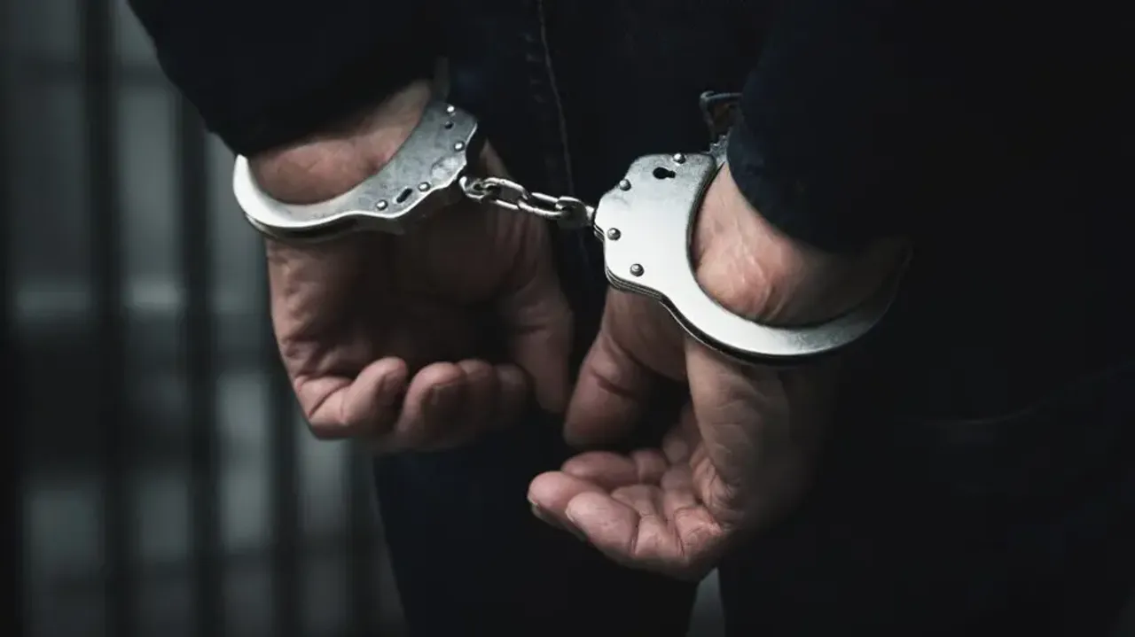 Vigilance arrests doctor for accepting bribe to issue favourable post-mortem report in Cuttack