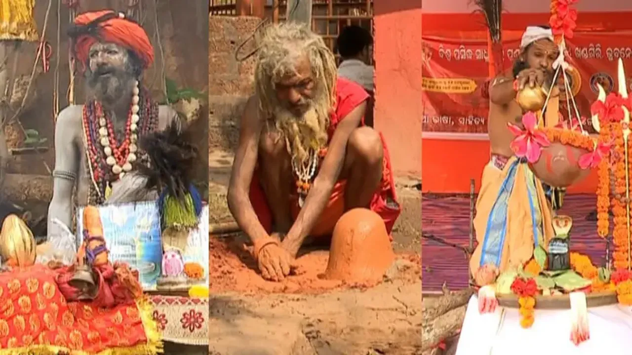 Sadhus at Khandagiri mela