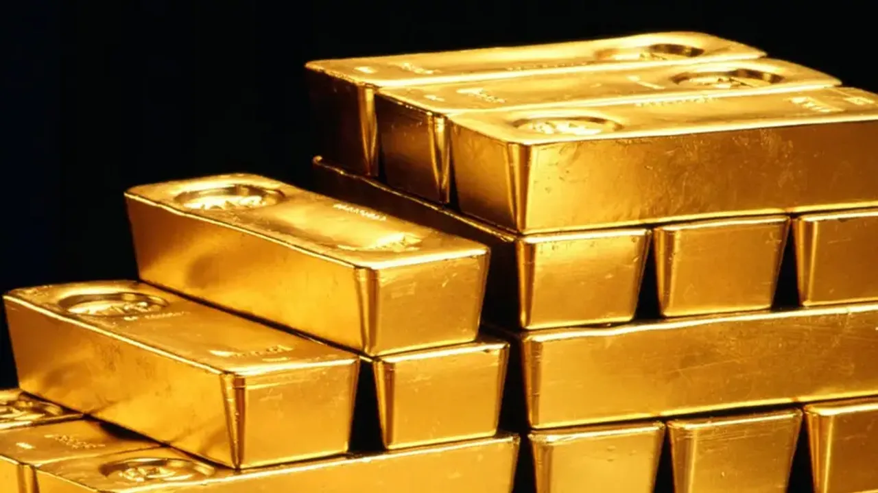 Gold hits all-time high at Rs 8,432 per gram amid geo-political uncertainties