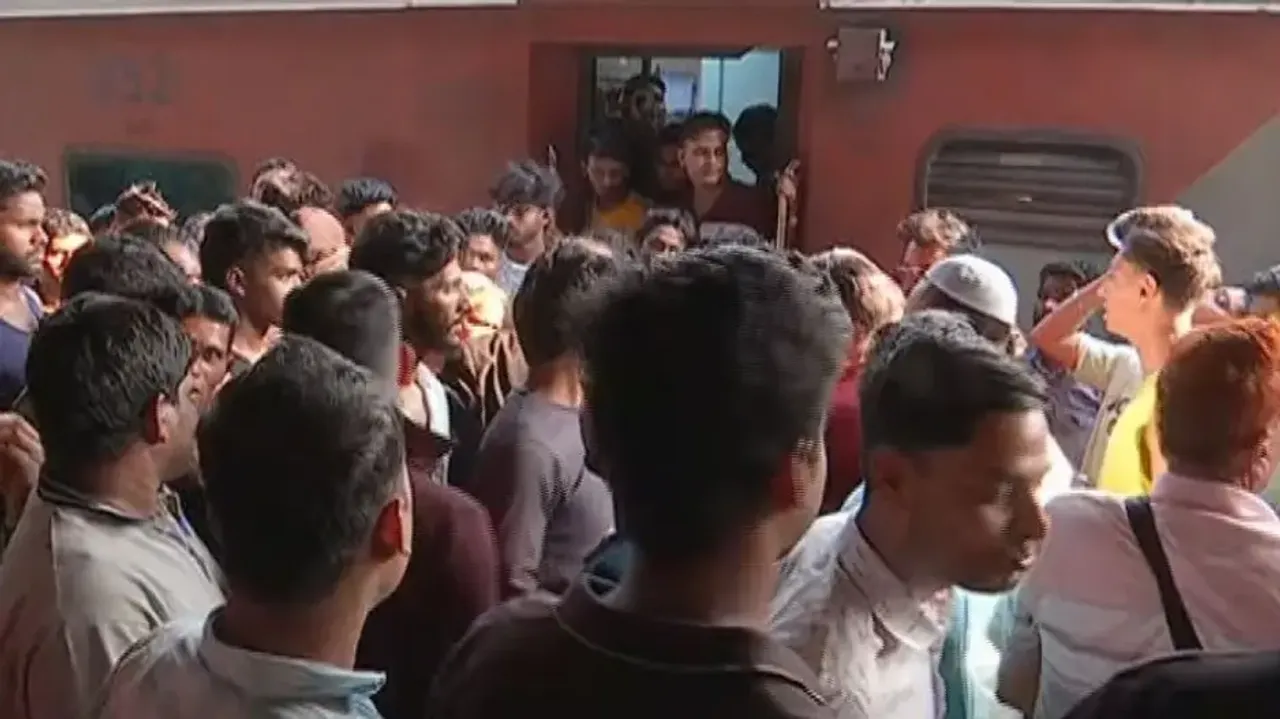 Furious passengers detain TTEs inside Lokmanyatilak-Kamakhya express in Odisha