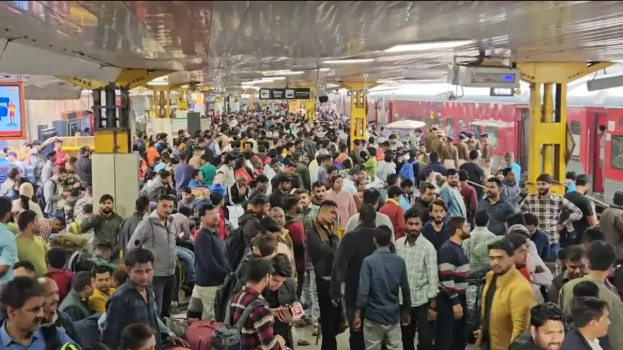 Crowd management at Delhi Railway Station
