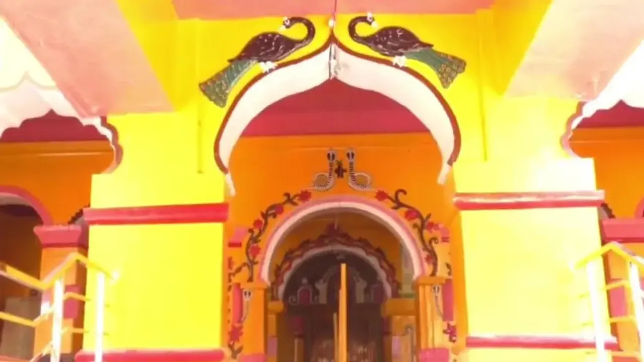 The architecture of the Dhabaleswar Temple in Titilagarh