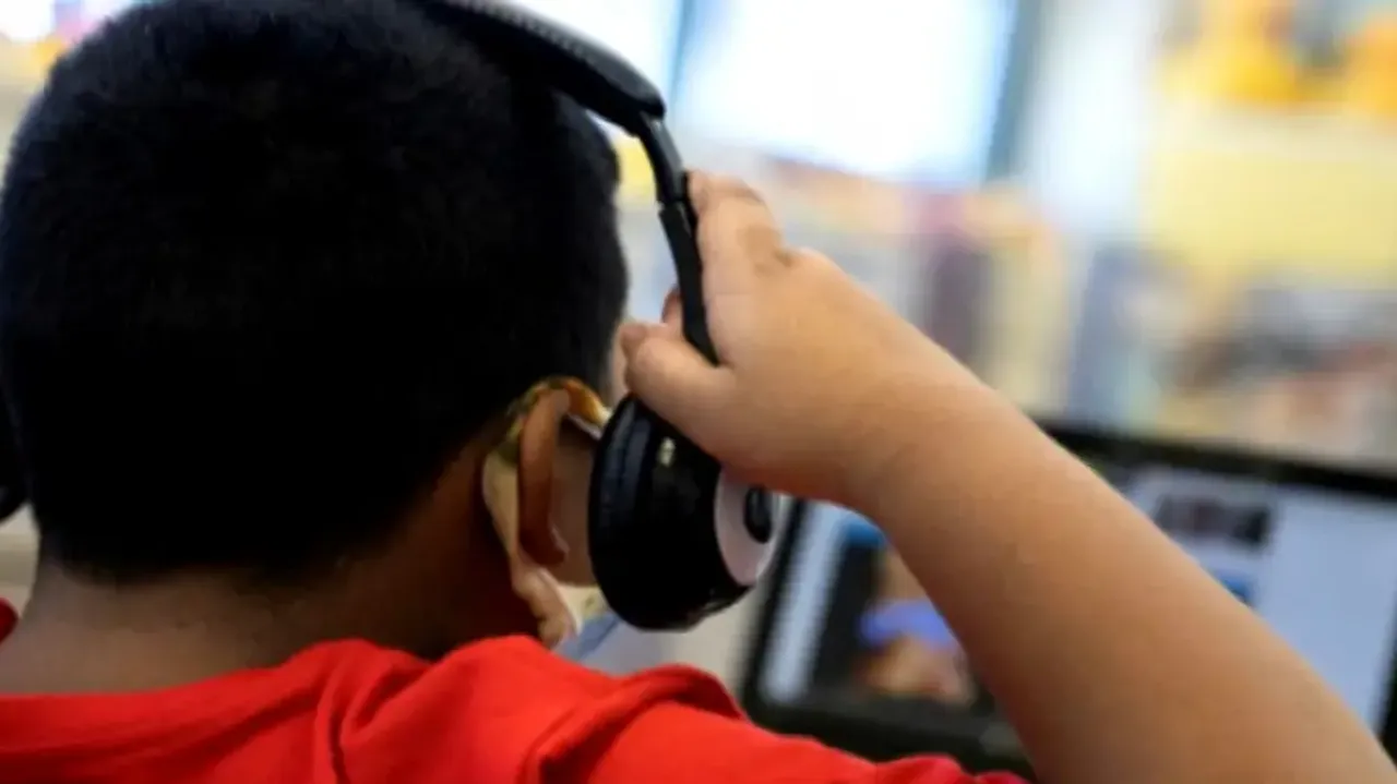 Child using Headphone