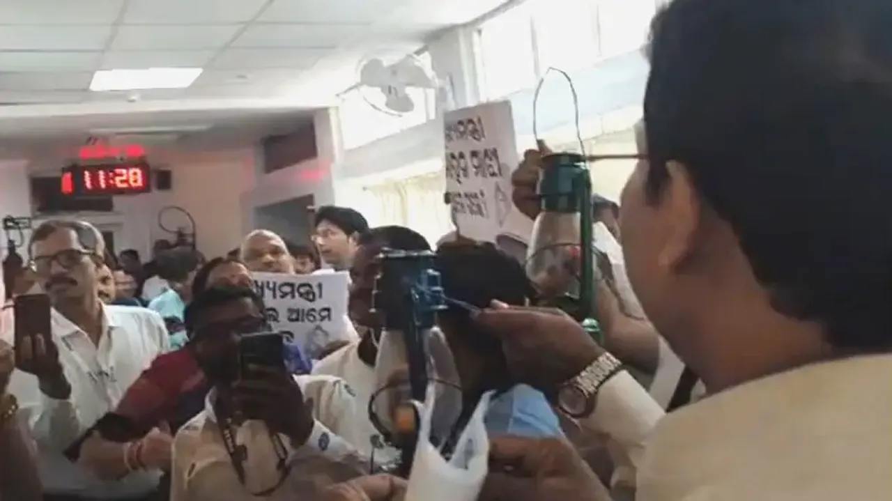 Searching for CM, BJD MLAs protest with lanterns in Odisha Assembly