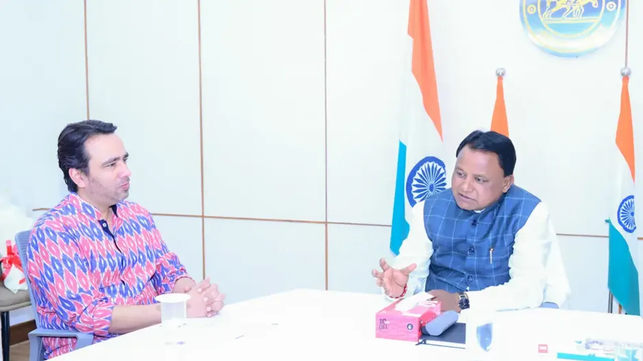 Odisha CM Mohan Majhi (right), Union min Jayant Chaudhary (left)