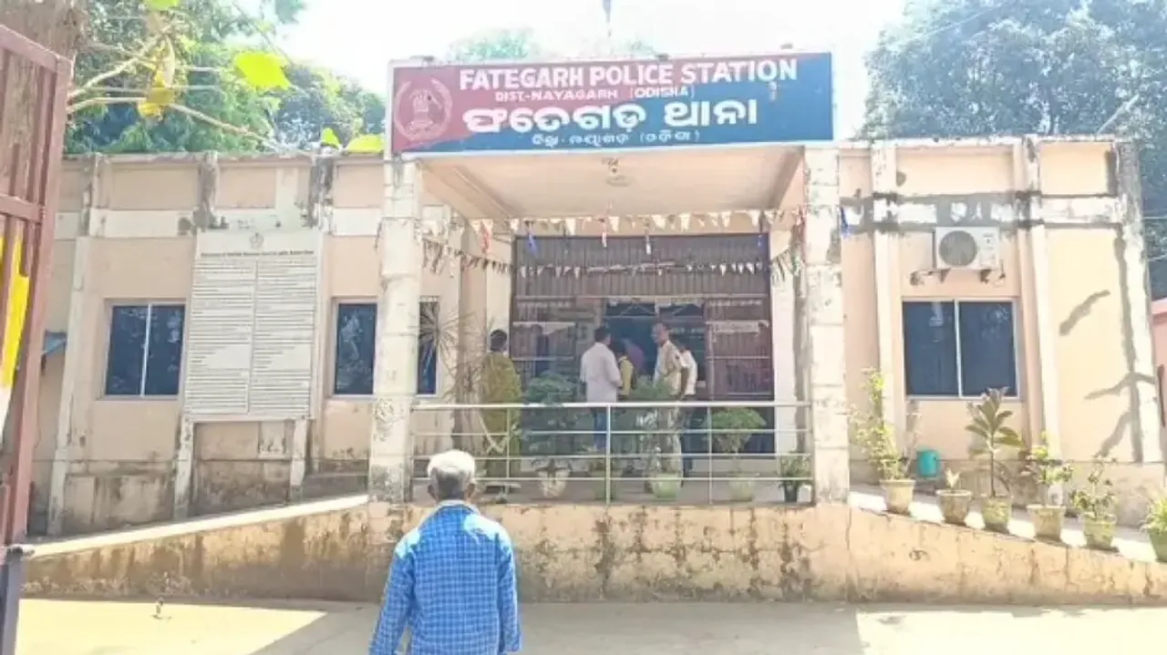 17 injured, 2 critical as pickup van ferrying ‘Danda Nacha’ performers overturns in Nayagarh