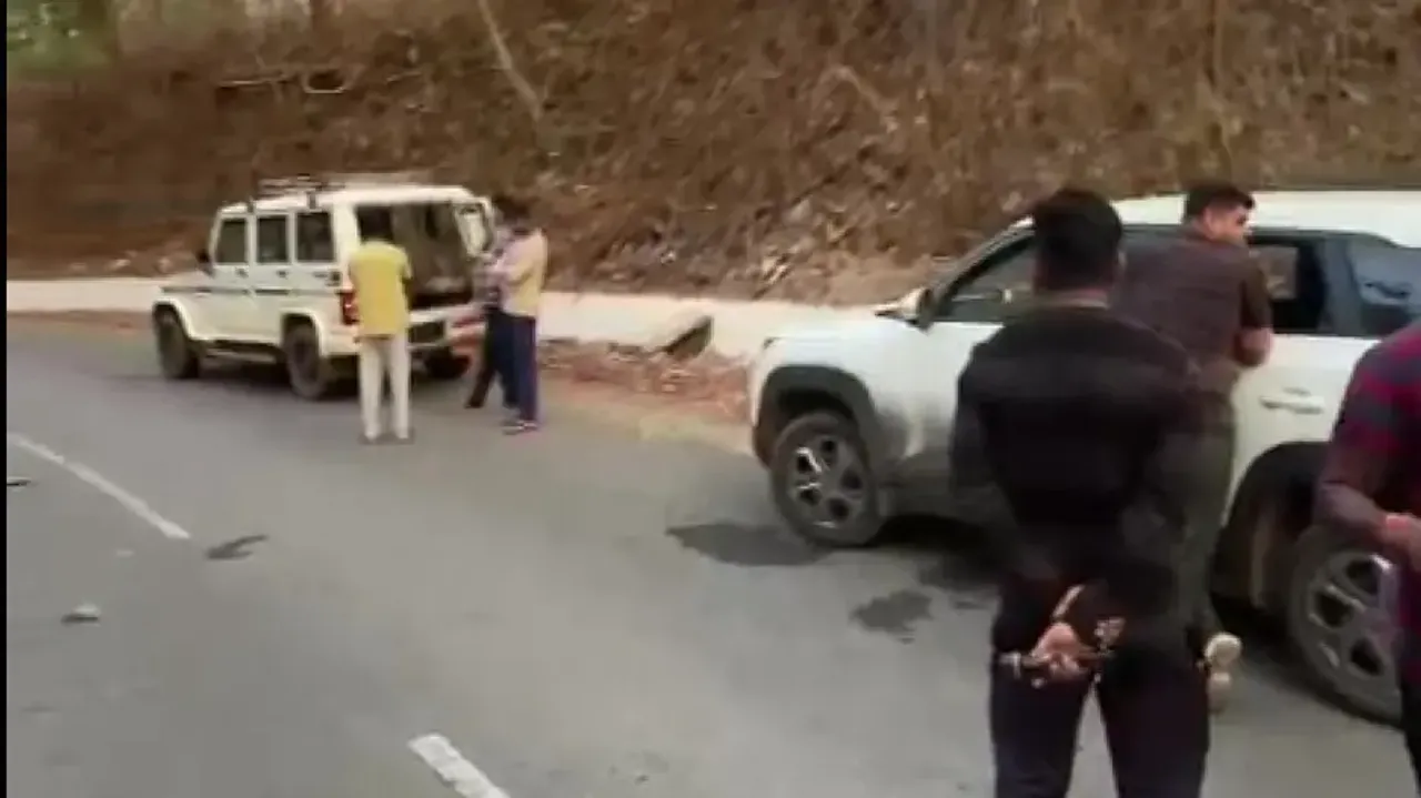 Cattle smugglers open fire on Excise depart vehicle in Sundargarh; 1 arrested, gun seized