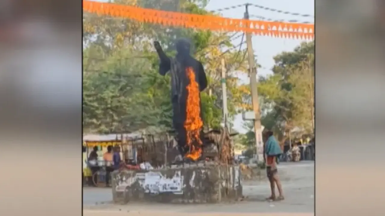 Former Odisha CM Biju Patnaik’s statue in Bolangir set ablaze