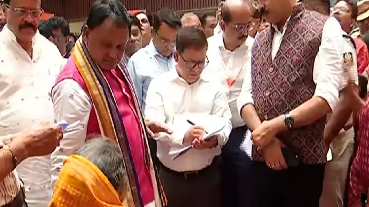 Odisha CM holds public grievance hearing for the first time in Sambalpur