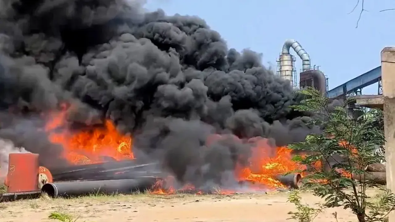Massive fire erupts in private company stockyard in Odisha's Paradip