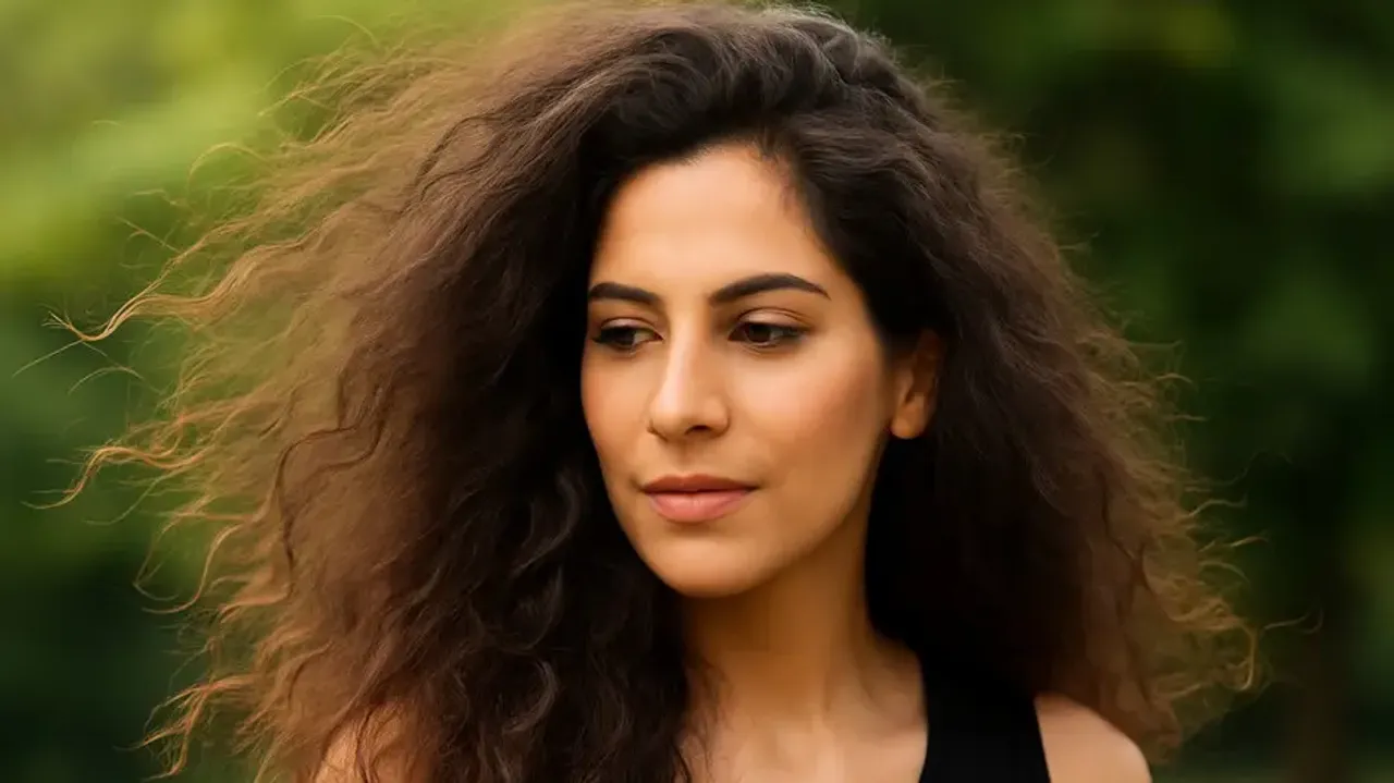 Frizz-free summer: Top hair care tips to combat humidity