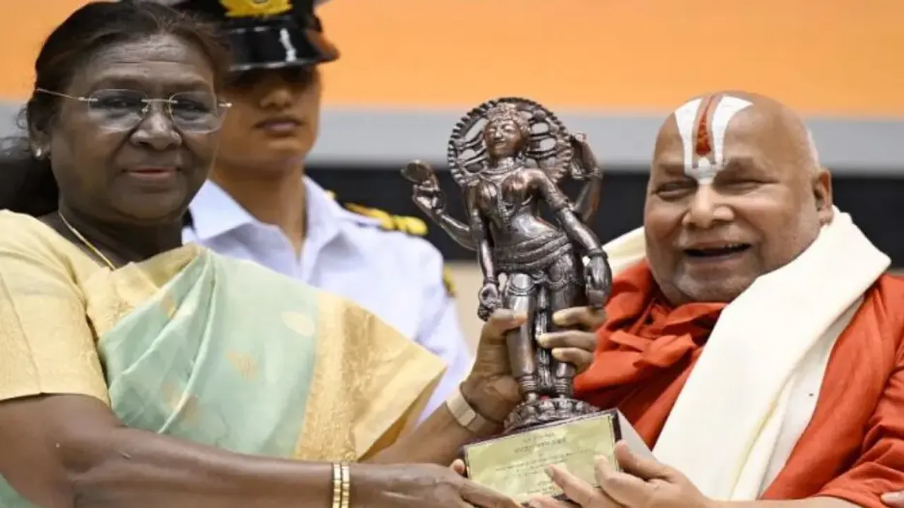 President Droupadi Murmu & Jagadguru Rambhadracharya