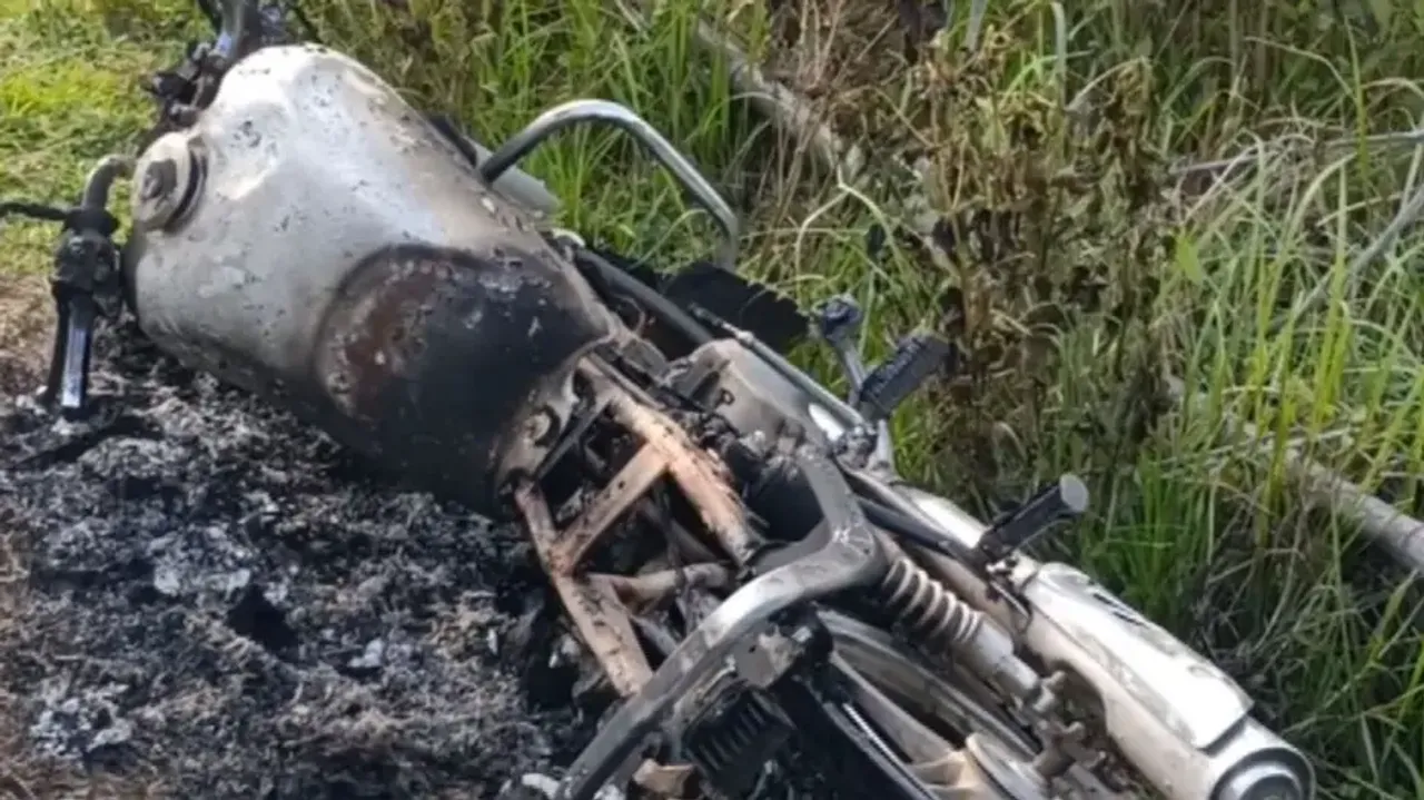 Biker attacked with blades, looted, vehicle torched by miscreants in Odisha’s Daspalla