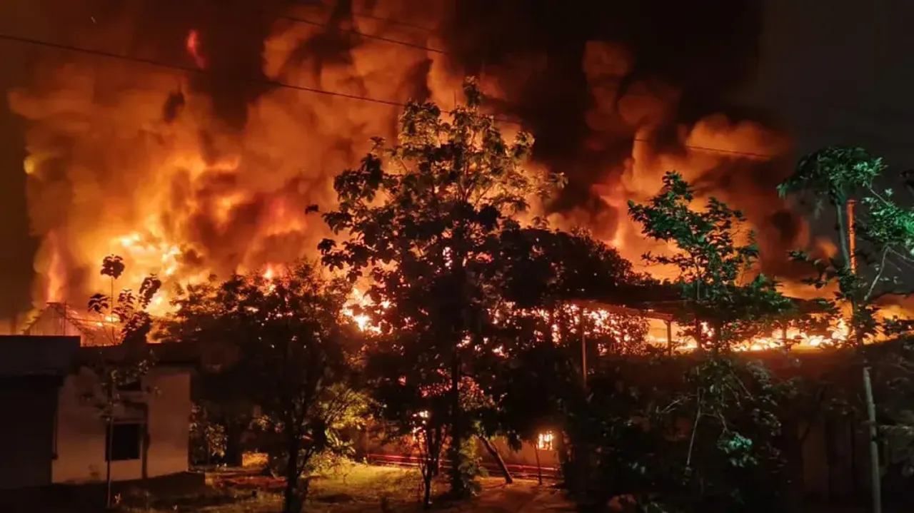 Massive fire breaks out at mattress factory in Bhubaneswar, valuables worth lakhs reduced to ashes