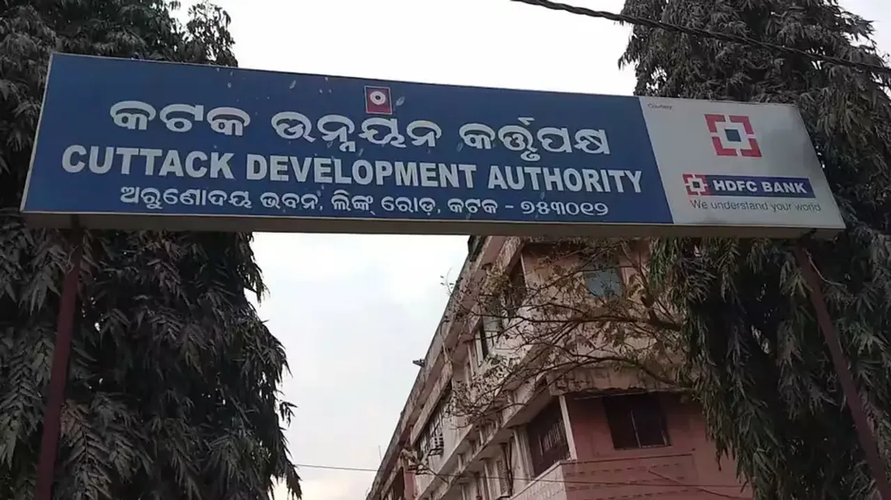 CDA suspends salaries of 15 employees for coming to office late