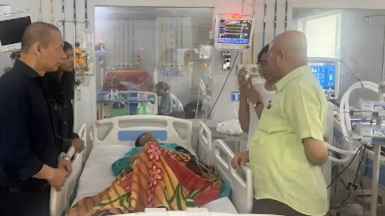 Odisha officials meet Odia minor boys at hospital