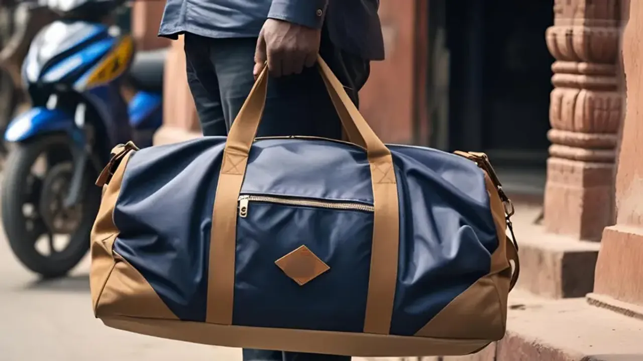 Rs 4L snatched from man returning home after withdrawing money from bank