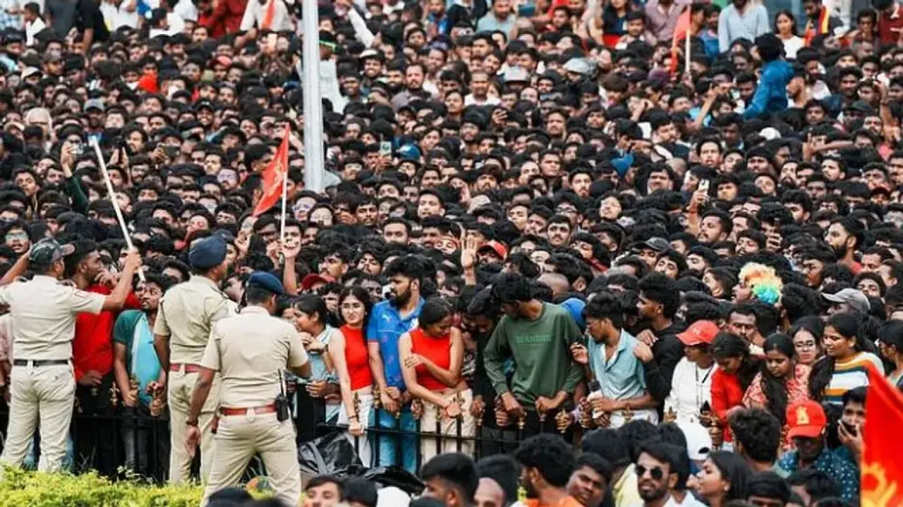 Bengaluru crowd wait outside Chinnaswamy Stadium 