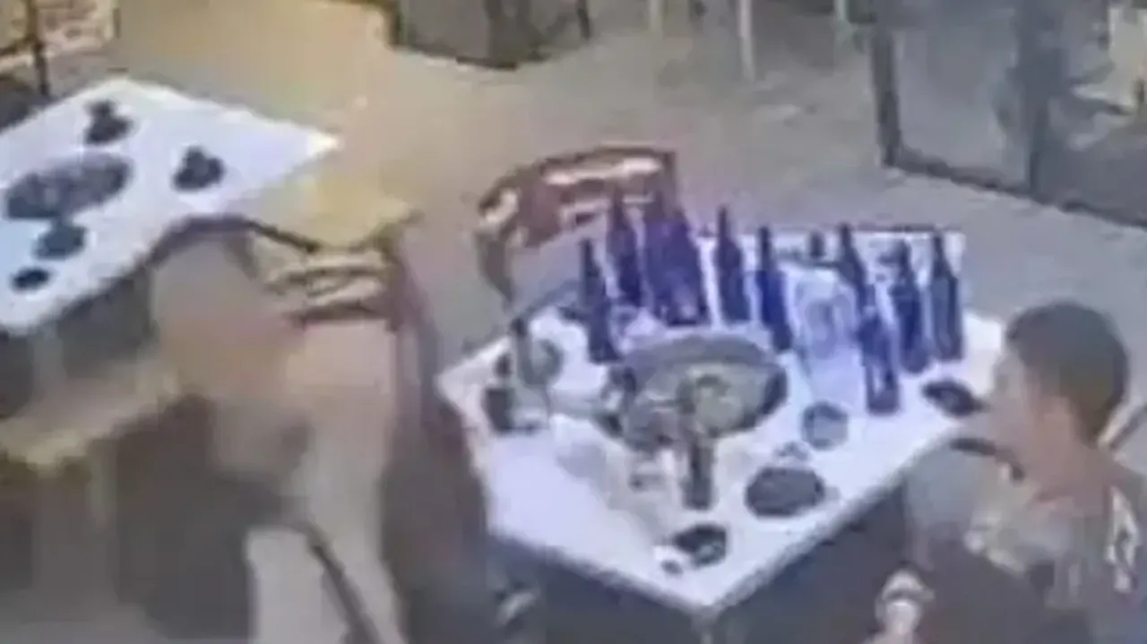 Girl bravely fights back on youths