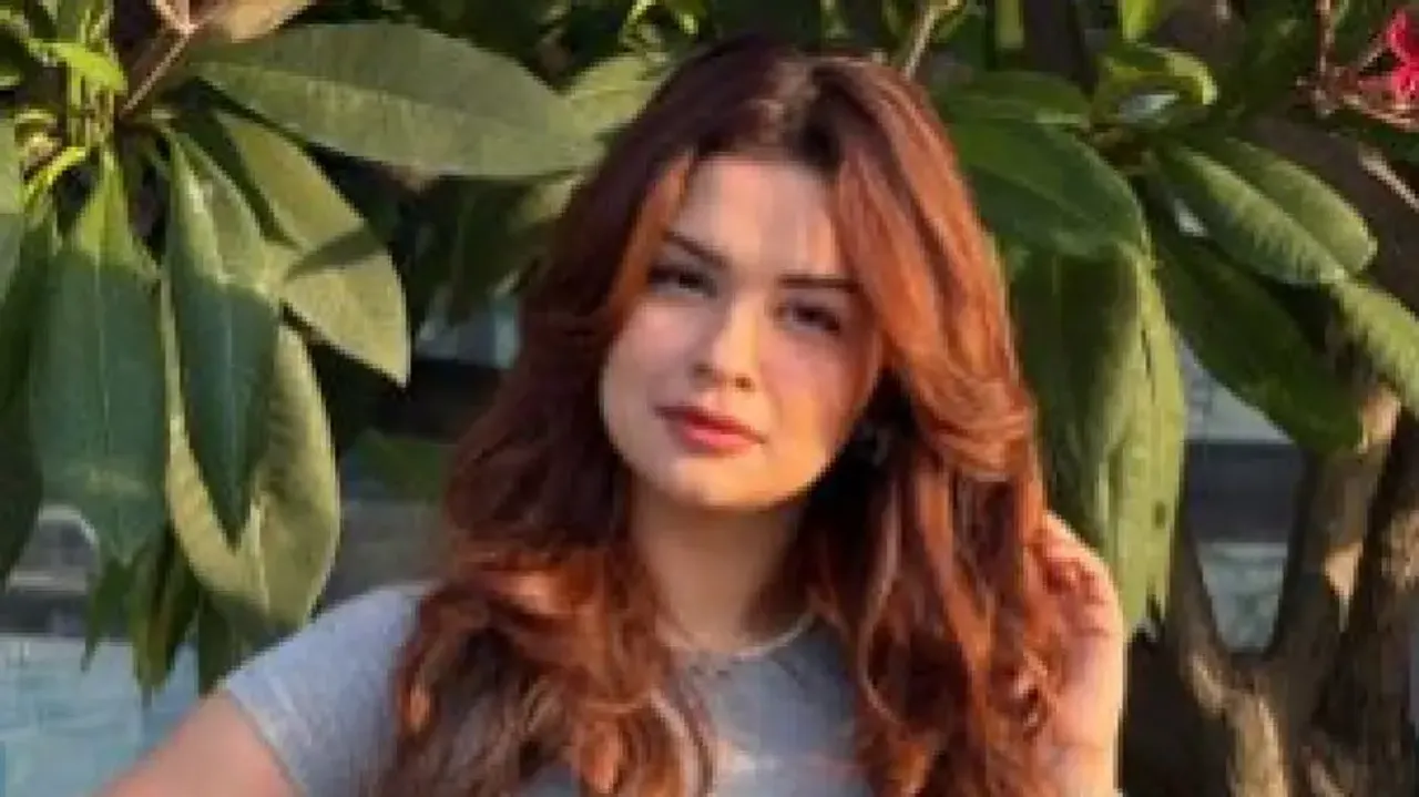 Avneet Kaur shines in sunny new post