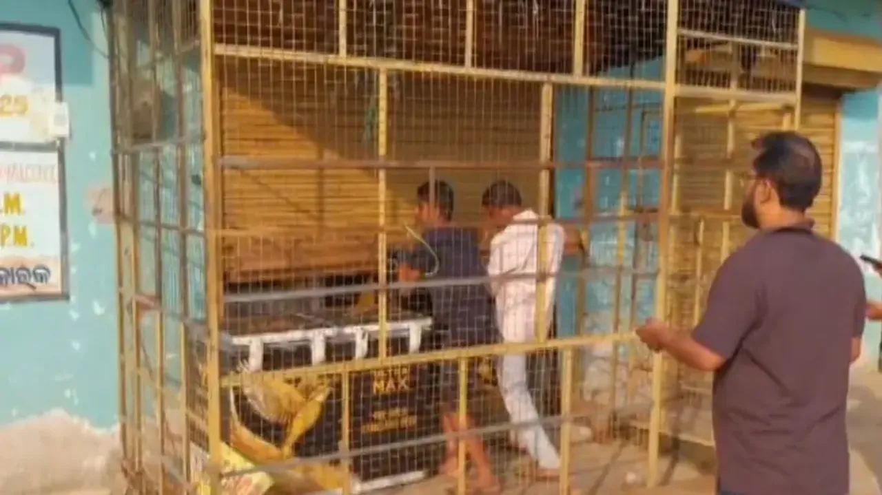 Alcohol worth over Rs 9 lakh stolen by miscreants
