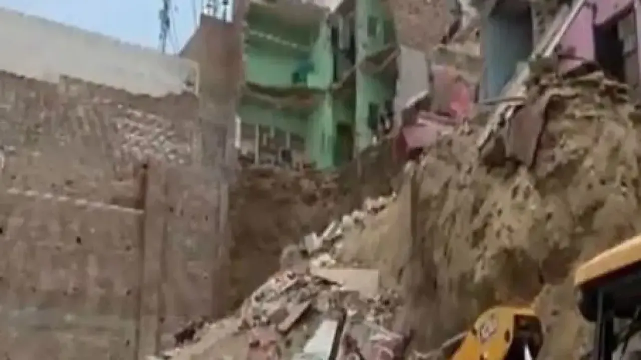 Building Collapse in Mathura leaves 3 Dead 