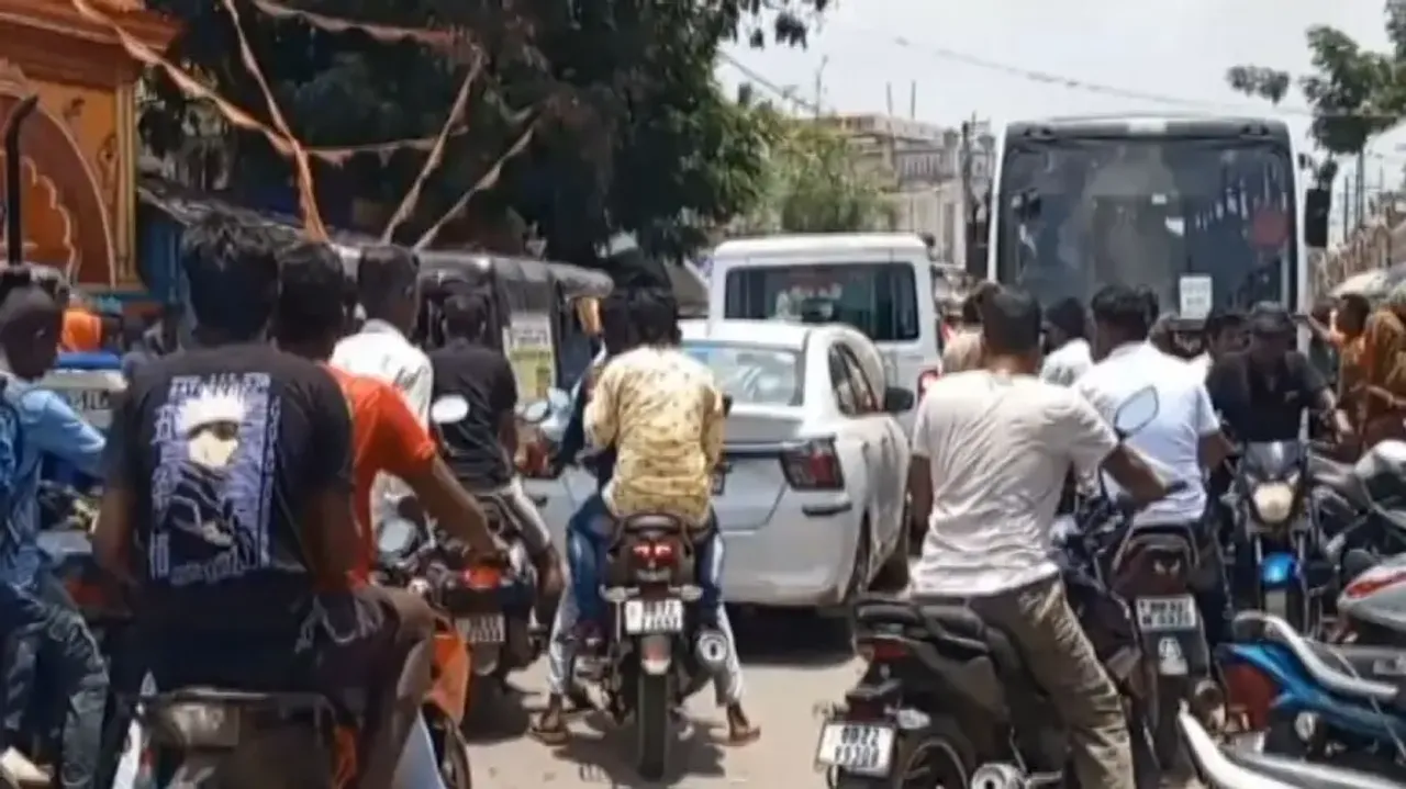 Ambulance gets stuck in traffic