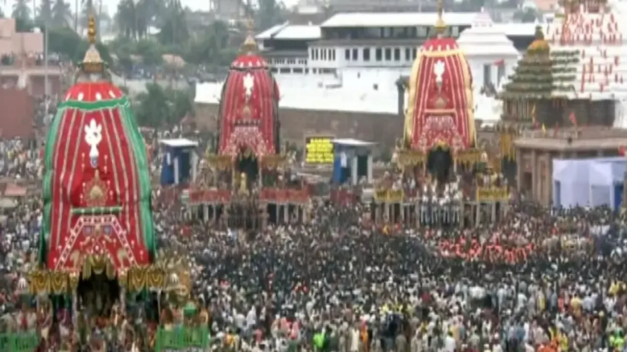 Chariot pulling begins in Puri