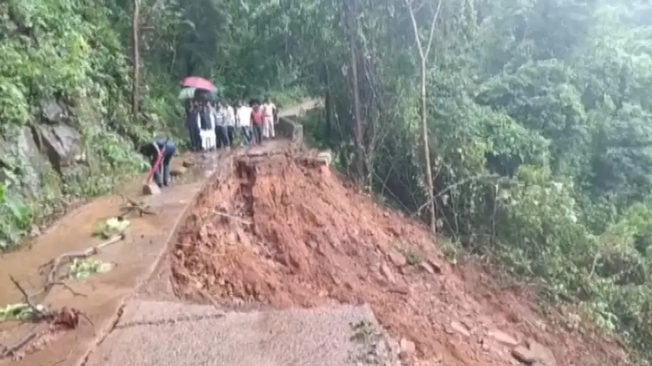 Rain-triggered landslide severs connectivity to 3 Gram Panchayats in Similipal 