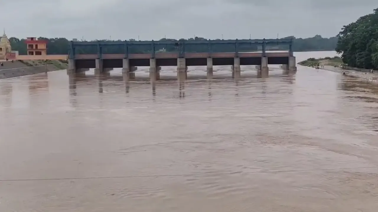 Fresh concerns emerge at Baitarani riverbank in Odisha’s Jajpur as water levels remain elevated