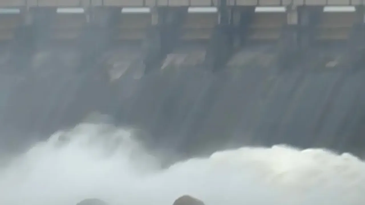 Hirakud discharged water reaches Cuttack Mundali; over 4 lakh cusecs to flow through Mahanadi today