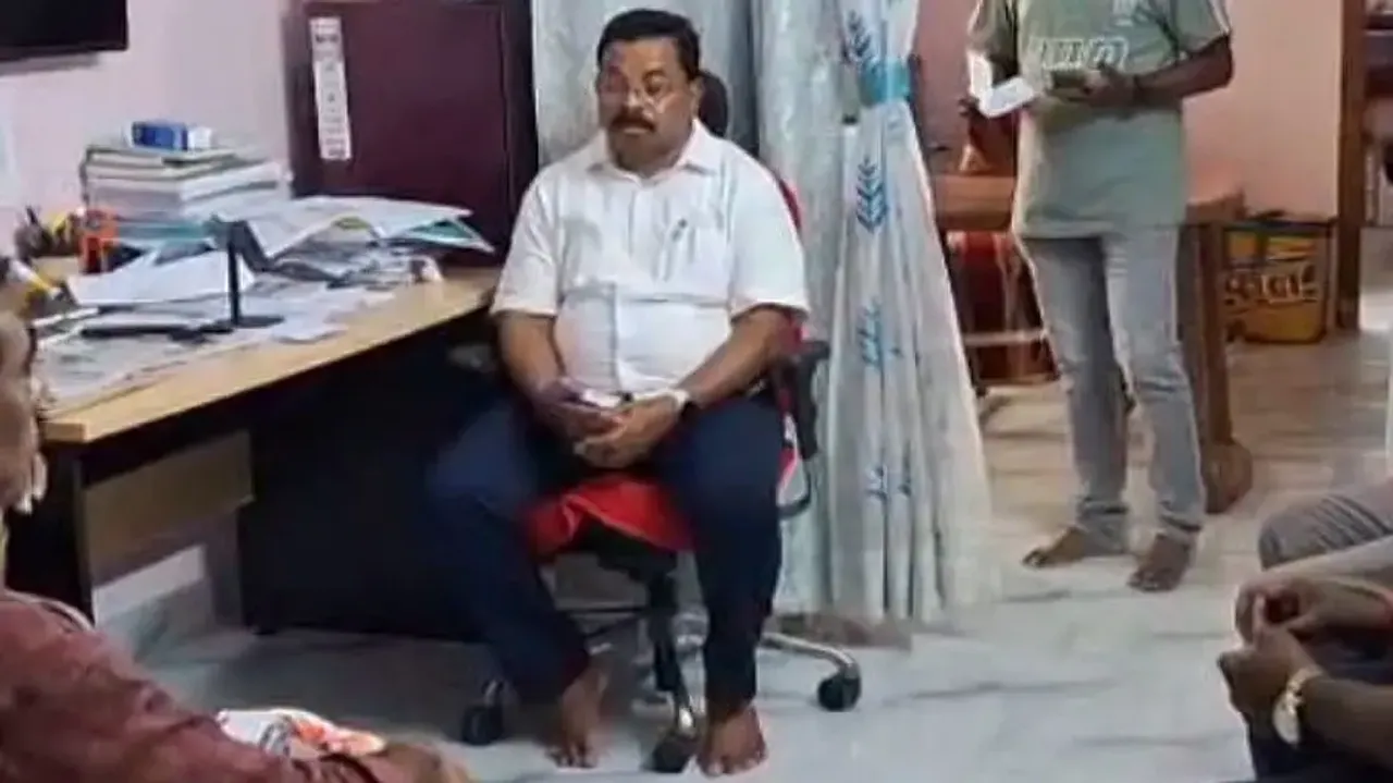 Odisha Vigilance intercepts Ganjam chief supplies officer with Rs 3 Lakh cash