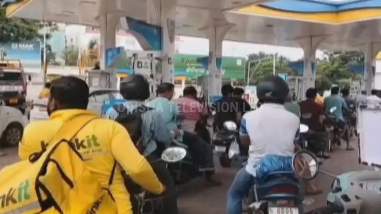 Fuel crisis looms large in Odisha as drivers’ protest continues for third consecutive day
