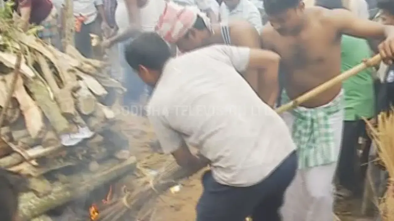 FM College student's mortal remains consigned to flames in Odisha’s Balasore