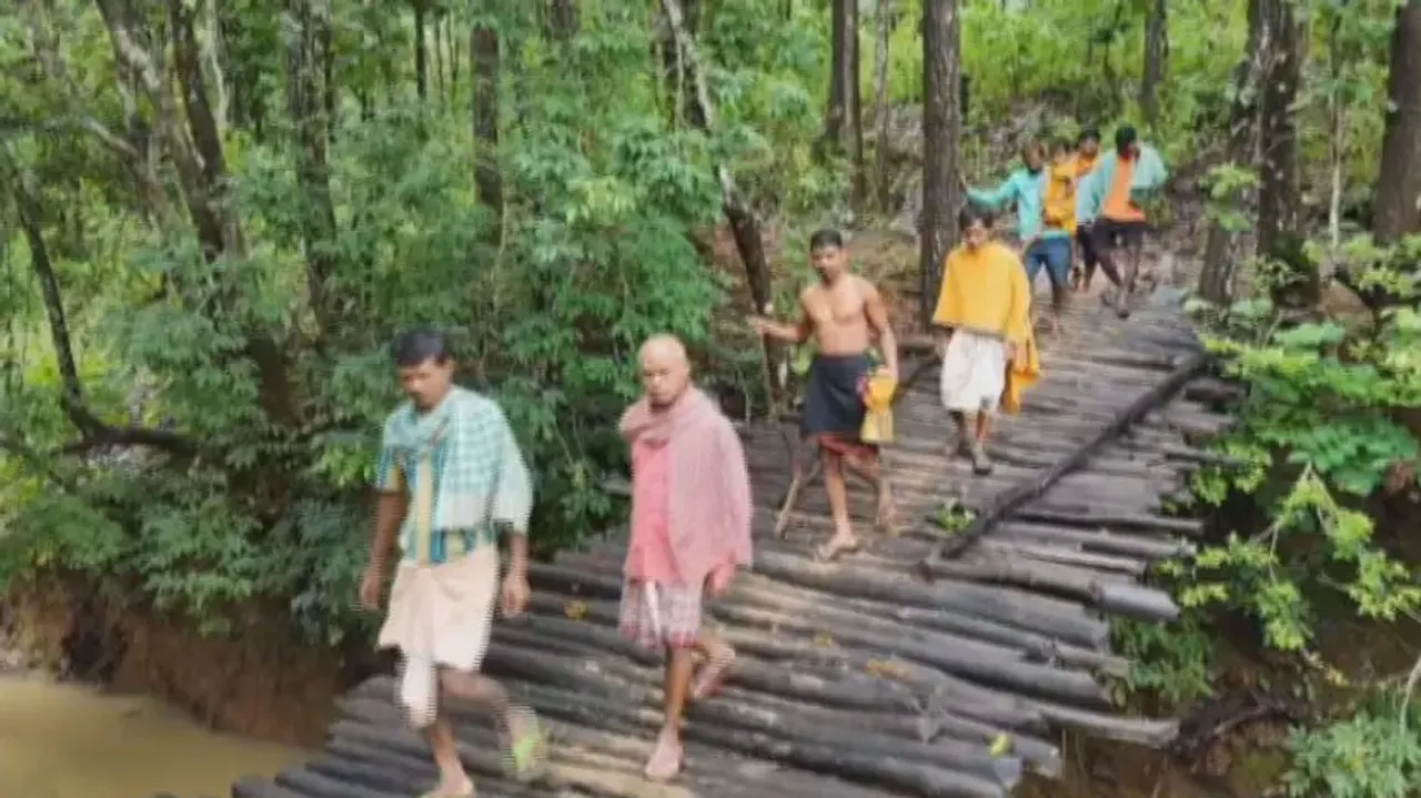 Risking it all: Odisha villagers cross dangerous makeshift bridge