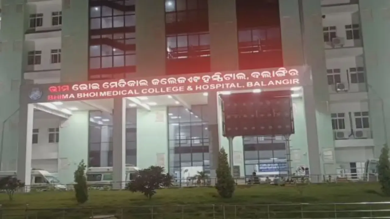 Odisha man eats live cobra under the influence of alcohol, returns home safe