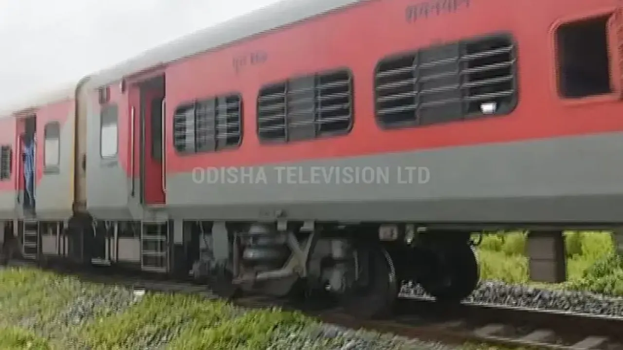 Mahima Gosain Express derails near Sambalpur Railway Station