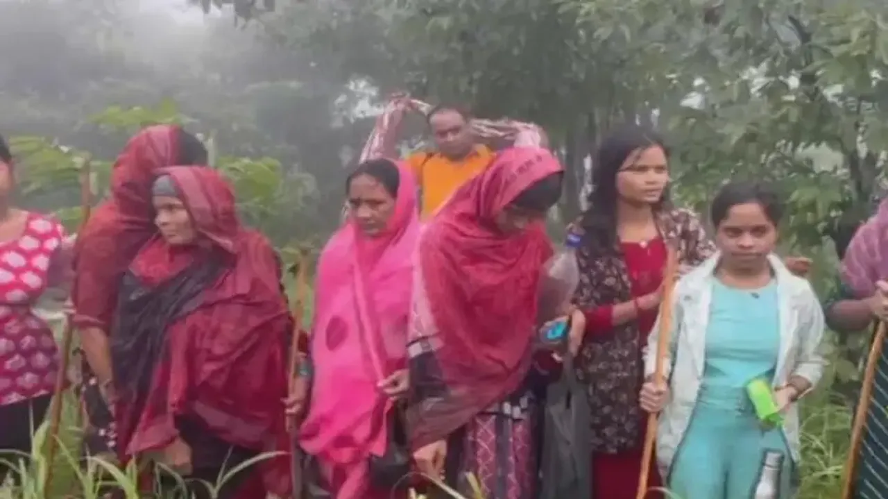 17 tourists rescued after 16-hour ordeal on Gandhamardan Hills