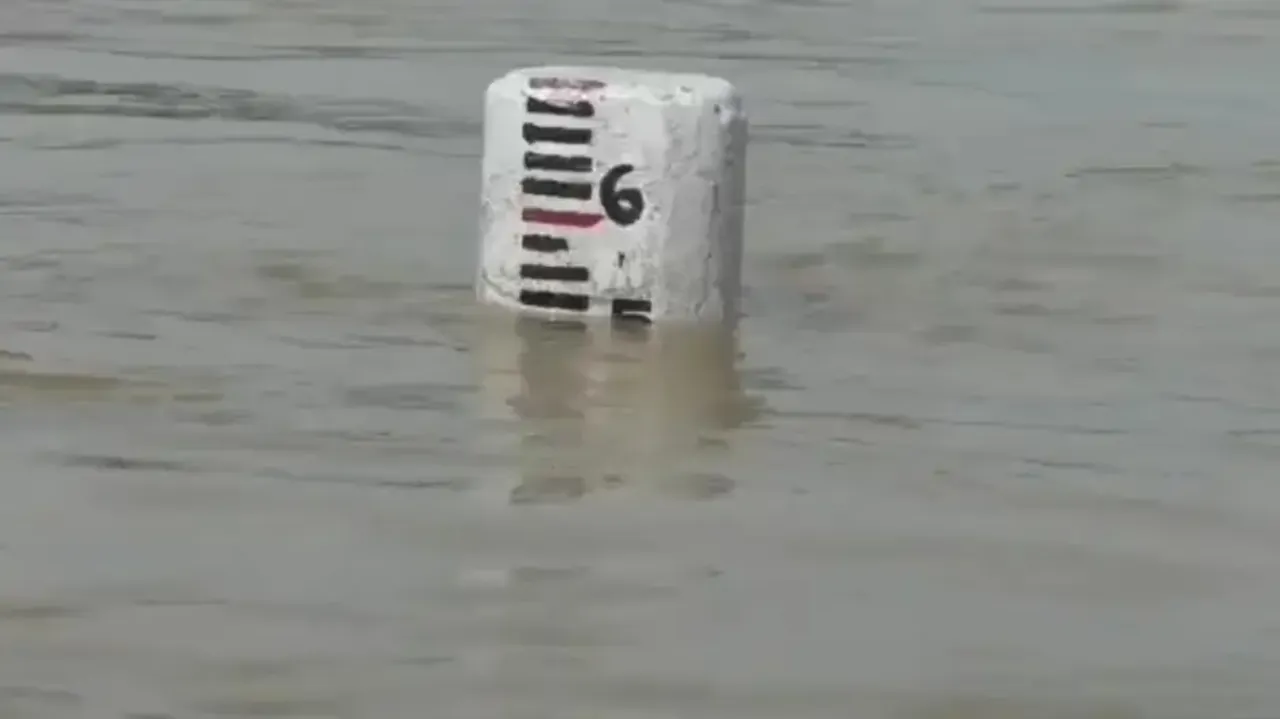 Odisha faces imminent flood threat as Subarnarekha, Jalaka rivers swell; over 100 villages at risk i