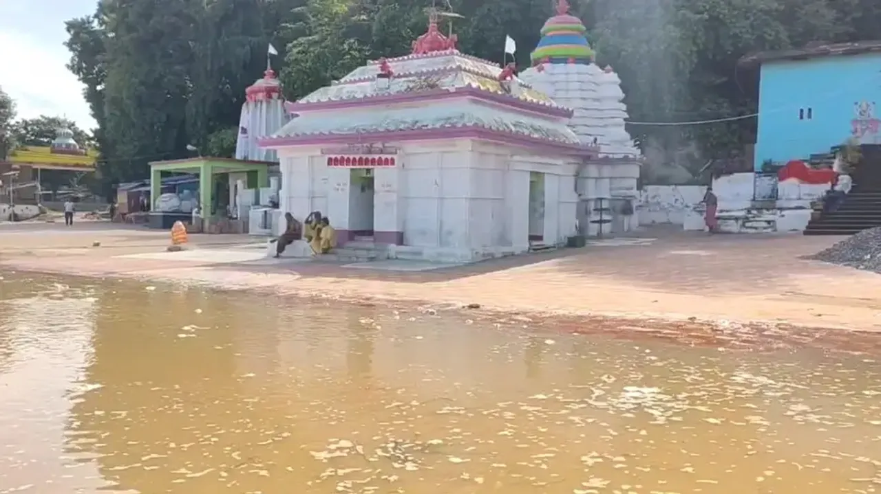 Mahanadi floodwaters reach periphery of Maa Bhattarika Temple in Cuttack Badamba; authorities on hig