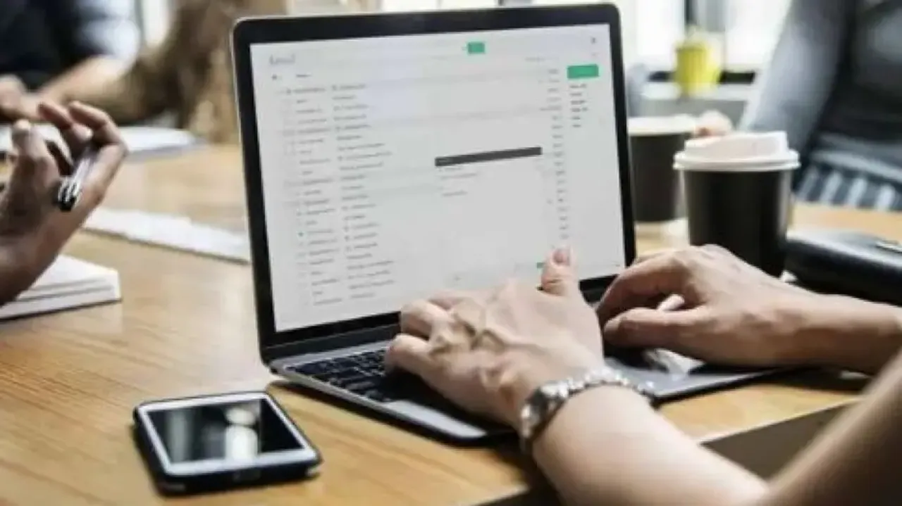 Gen Z Intern’s leave request divides Internet