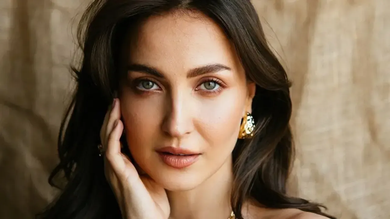  Elli AvrRam