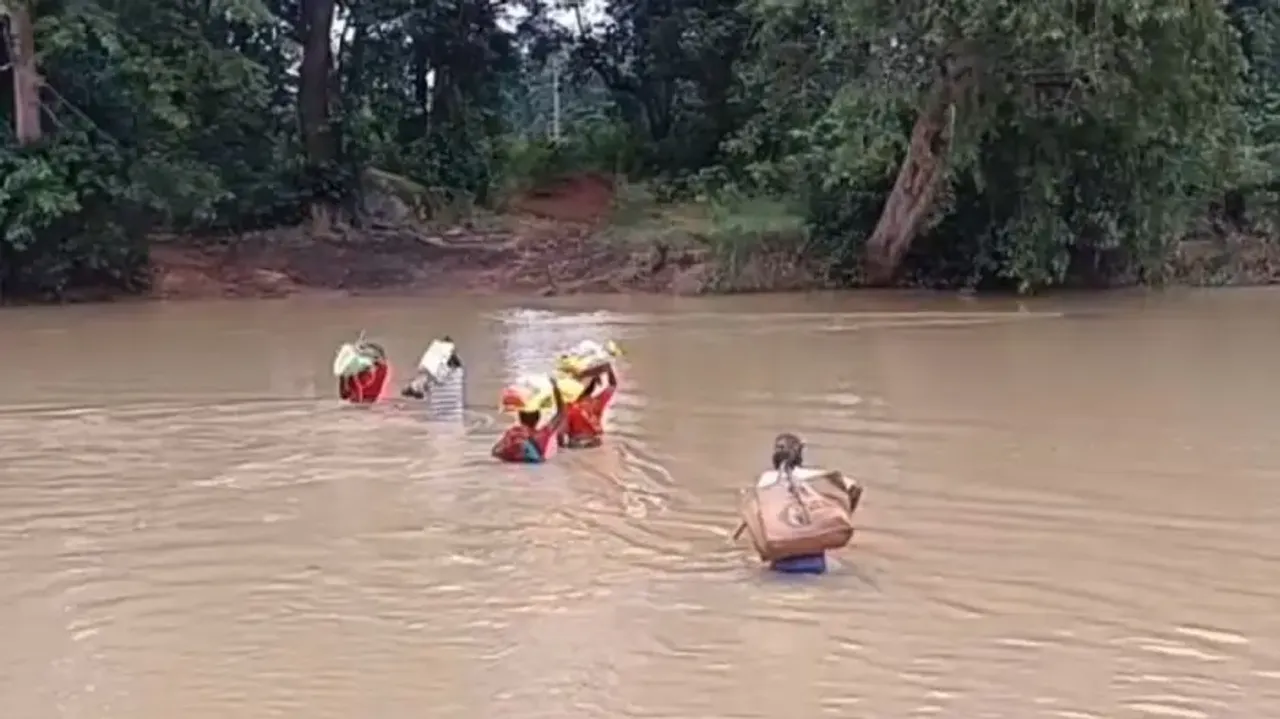 Keonjhar villagers brave river due to lack of bridge