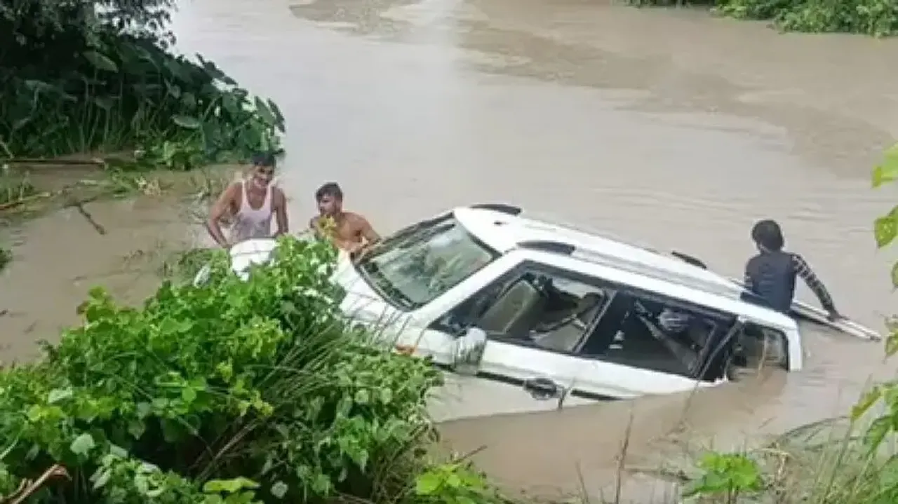 Eleven killed as SUV falls into canal in UP