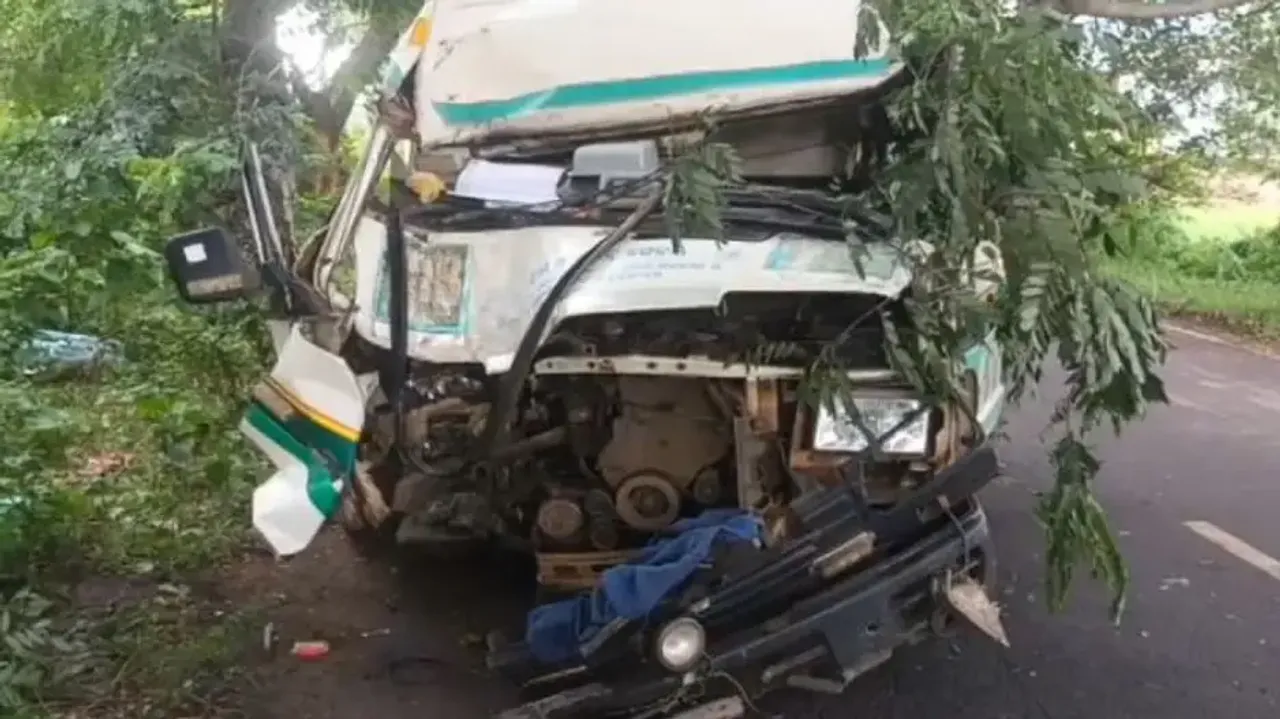 108 ambulance rams into tree in Dhenkanal, two critically injured