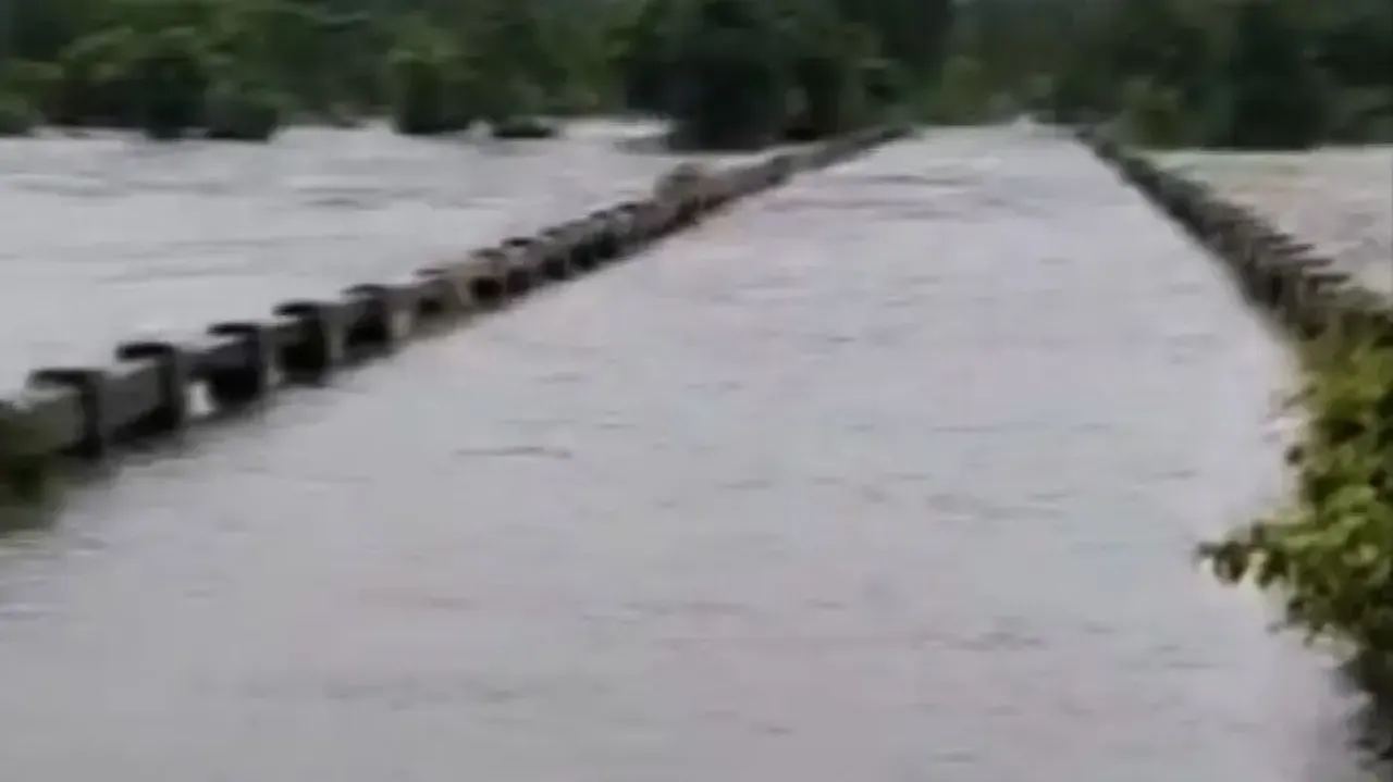 Heavy rains leave roads submerged and rivers swelling in Sundargarh and Keonjhar