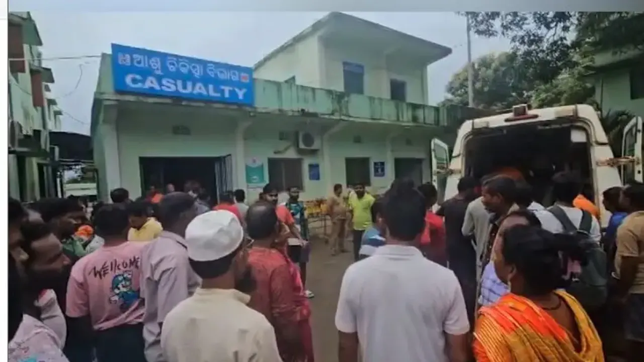 One dead, several sustain critical injuries as pickup van overturns in Odisha's Bonai