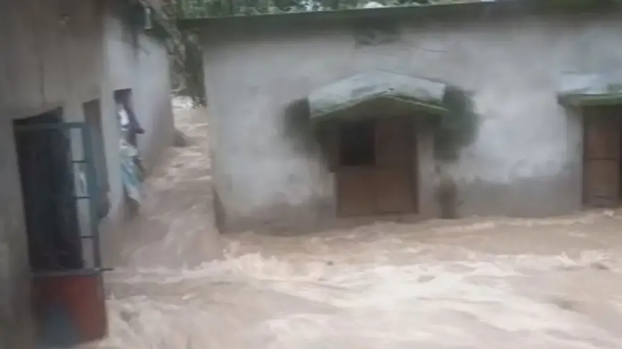 Odisha flood: Breach in Kani river embankment inundates 15 panchayats in Jajpur, thousands displaced