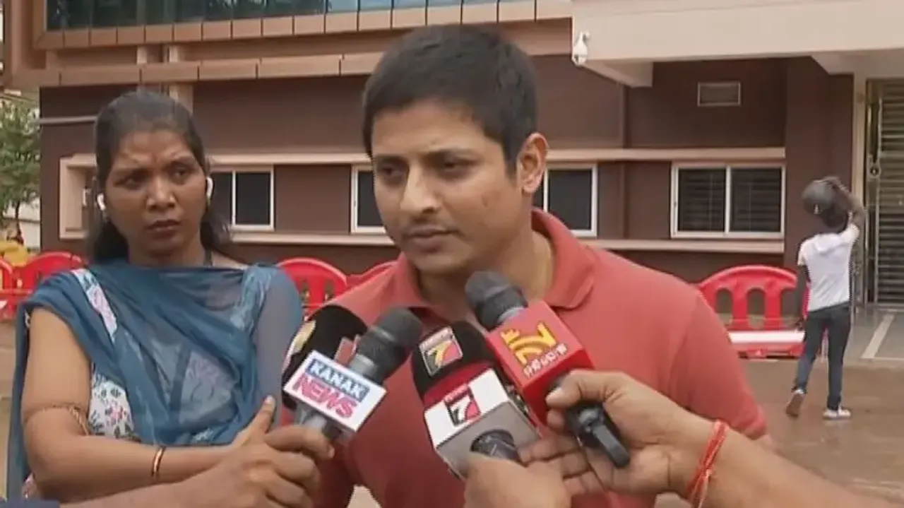 Babushaan visits Abhijit Majumdar at AIIMS Bhubaneswar, urges fans to pray for recovery